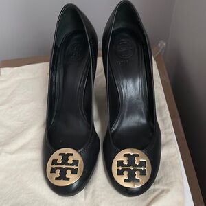 Tory Burch Black and Gold Women's Pumps worn once, in very good condition.